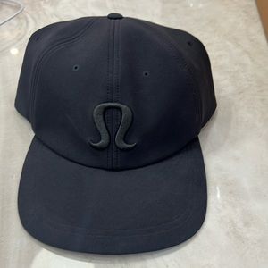 Women’s black lululemon hat